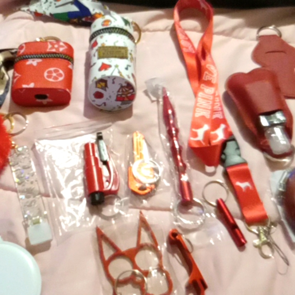 Tommy Hilfiger bag and safety defense keychain set